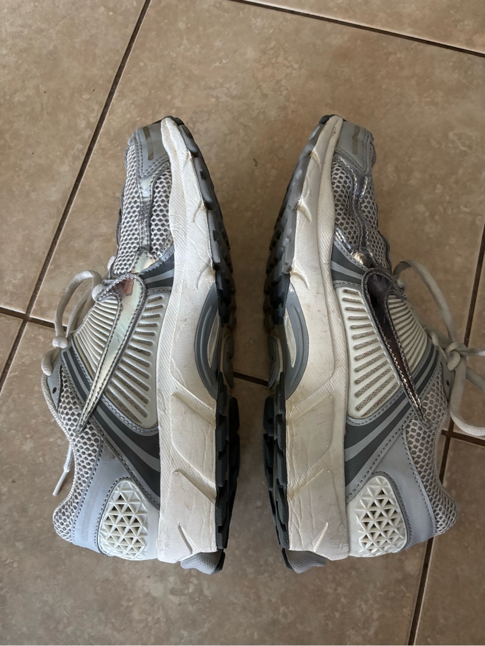 Nike Zoom Vomero Sneakers - Picture 6 of 10